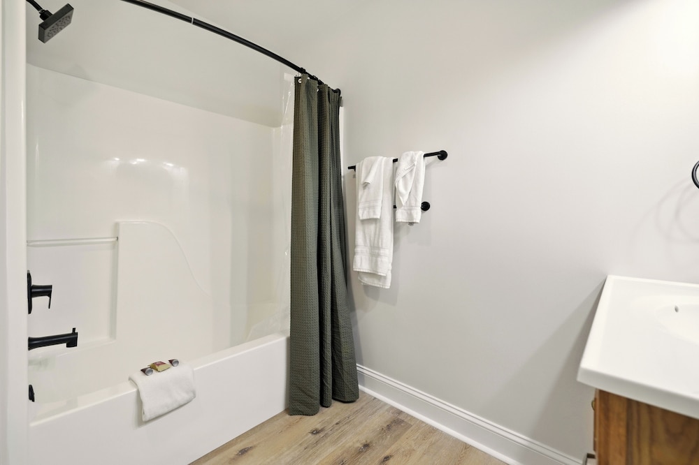 Hillside Motel LLC - photo 103