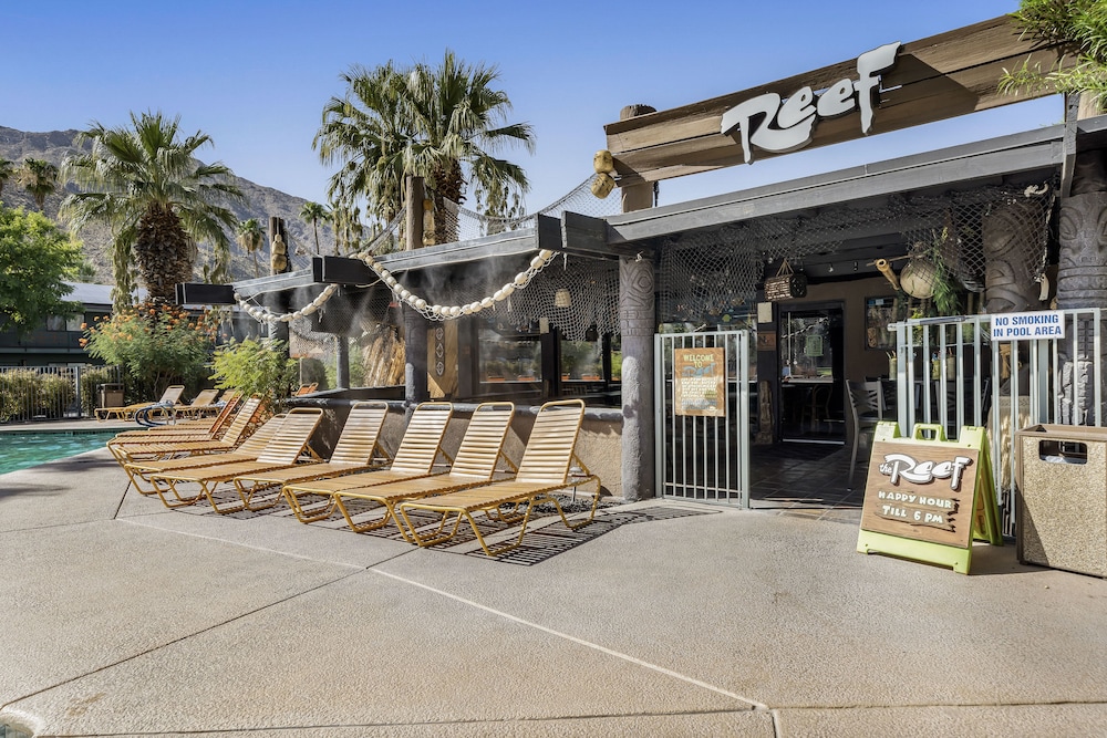 Caliente Tropics Hotel - photo 86