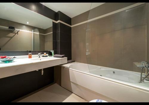 CCIB Forum Deluxe Apartment — 4-Star Luxury Hotel in Sant Adria De Besos, Spain