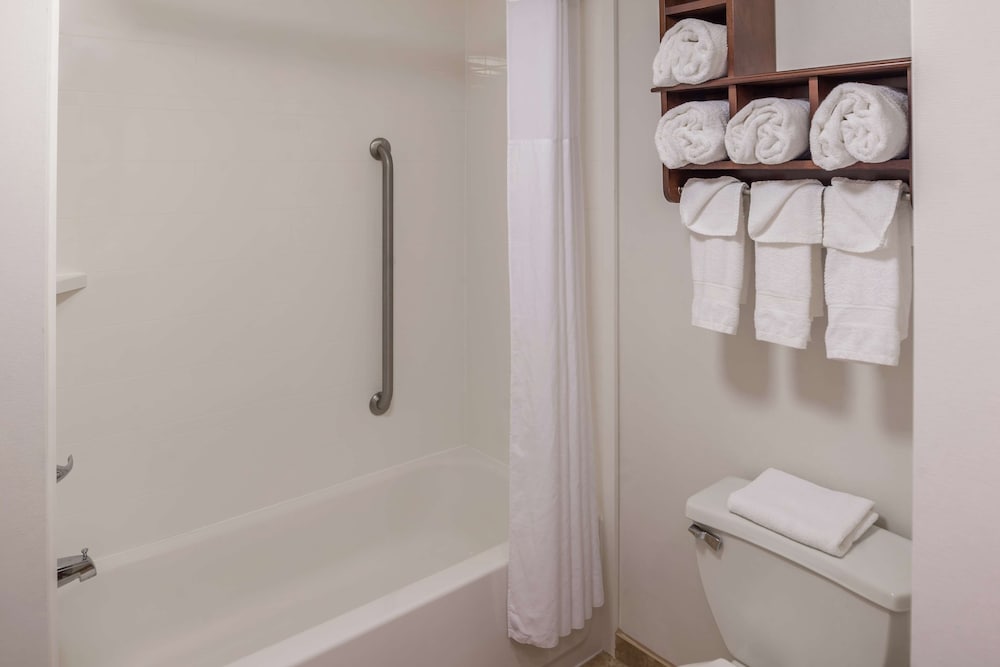 Hampton Inn Columbia Northeast Fort Jackson Area - photo 35