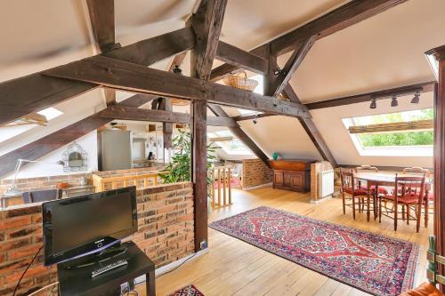 Rustic Bohemian Duplex in Meudon — hotel in Meudon