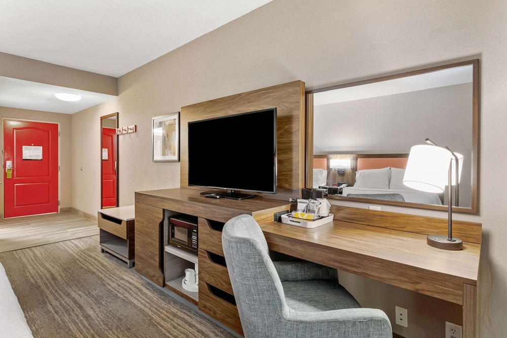 Hampton Inn & Suites Orlando Apopka - photo 23