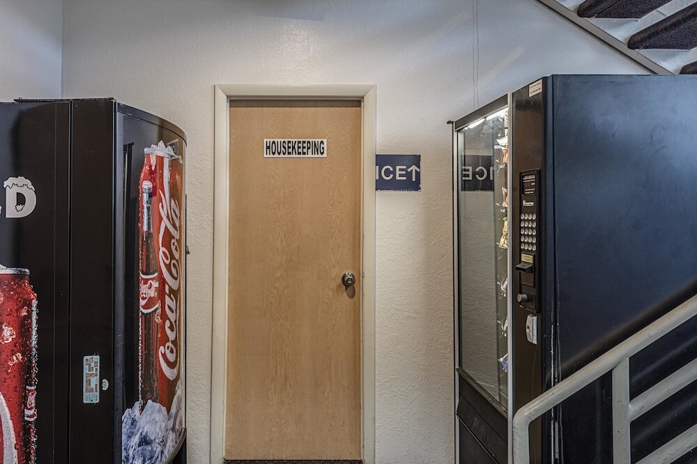 Motel 6 - photo 10