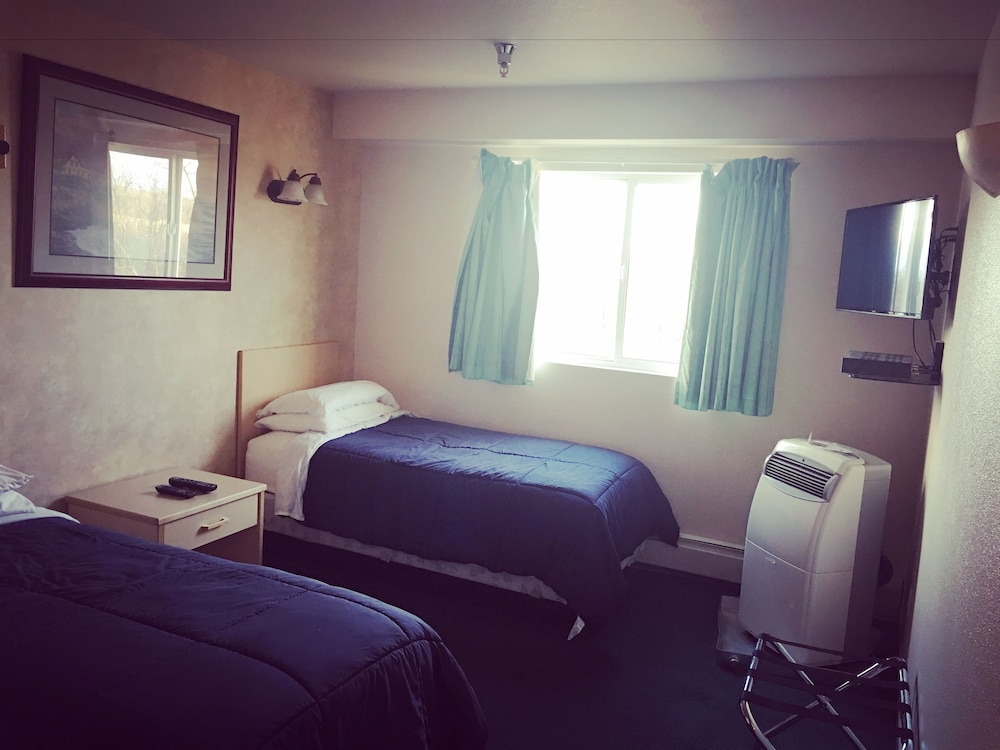 Windbreak Hotel - photo 3