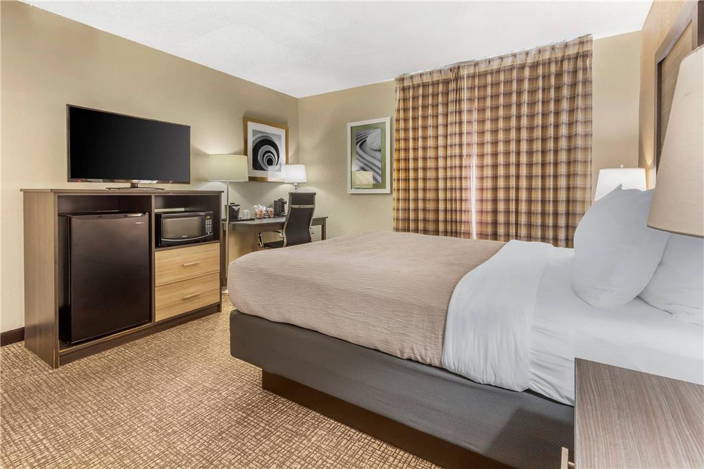 Quality Inn & Suites Spring Lake Fayetteville near Fort Bragg - photo 15