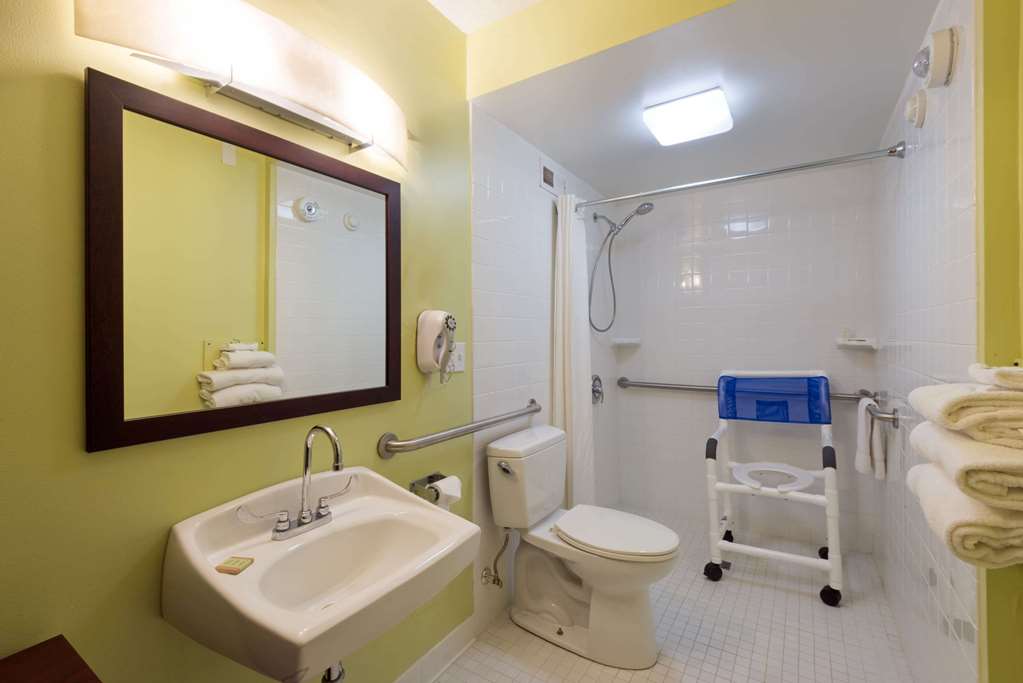 Super 8 by Wyndham White River Junction - photo 10