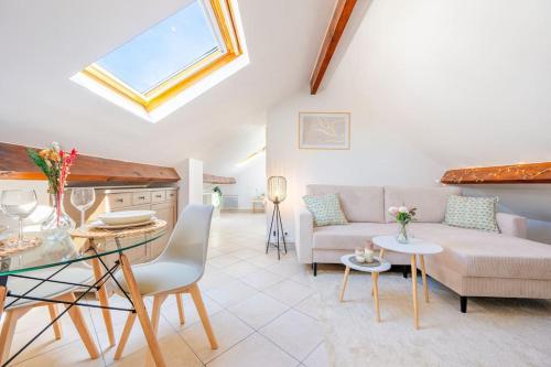 Le Cocon Proche Paris Stellantis in Poissy, France