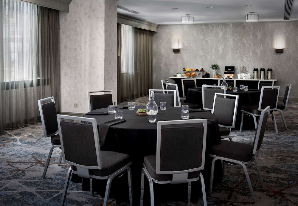 Embassy Suites by Hilton Bethesda Washington DC - photo 26