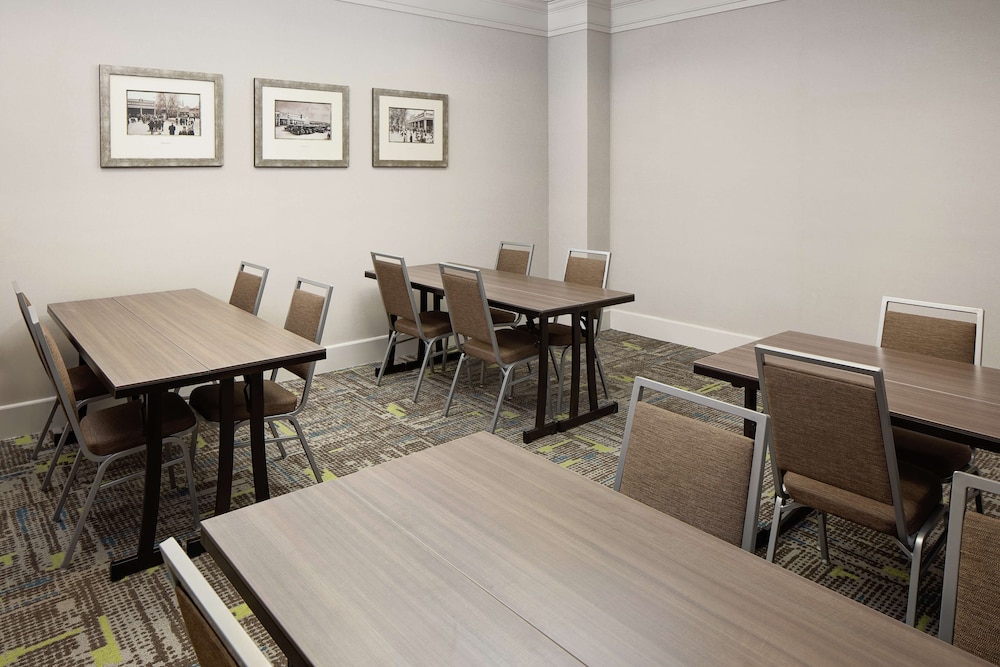 Hampton Inn Louisville Downtown - photo 32