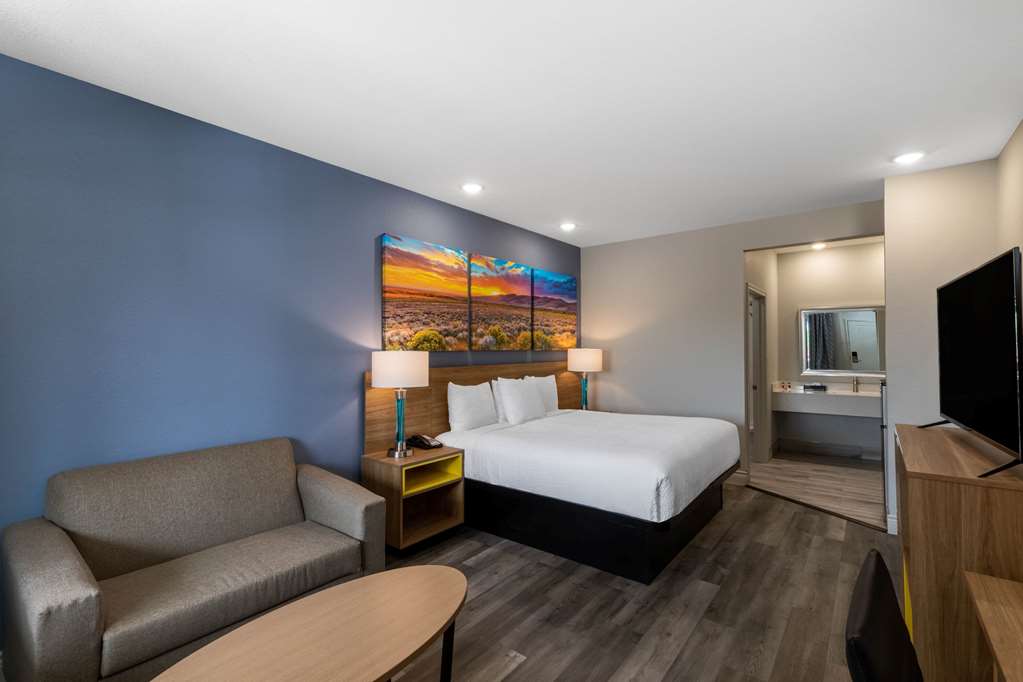 Days Inn & Suites by Wyndham Downtown University of Houston - photo 21