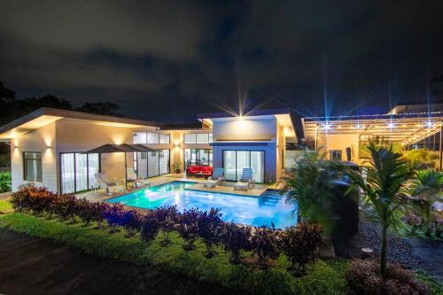 Villa Graceland Arenal Volcano View — 4-Star Luxury Hotel in Fortuna, Costa Rica