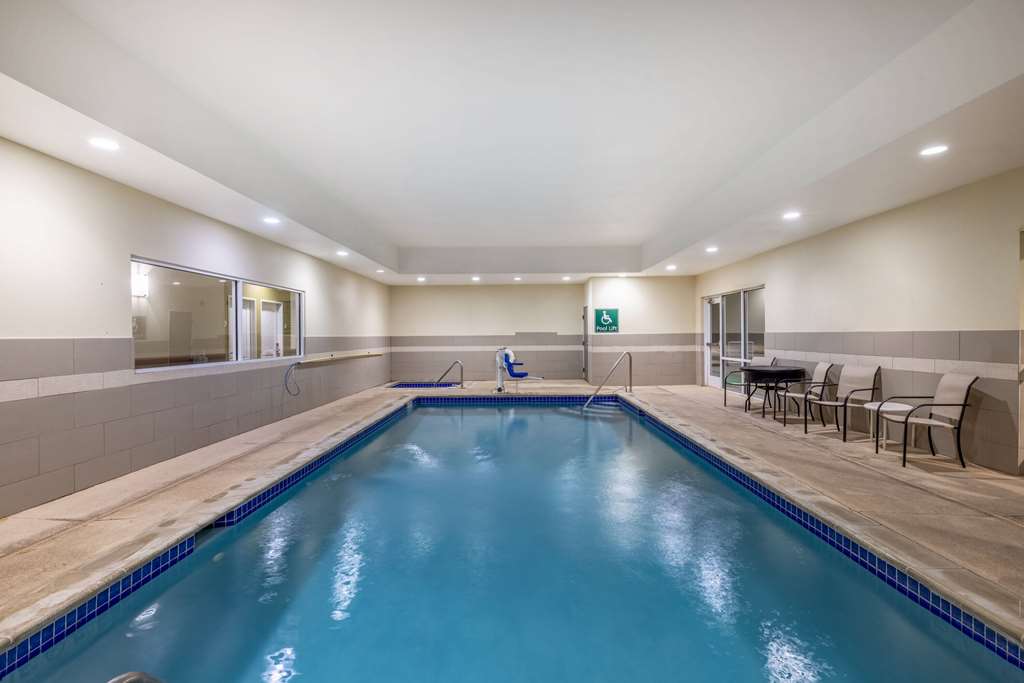 La Quinta Inn & Suites by Wyndham Artesia - photo 10