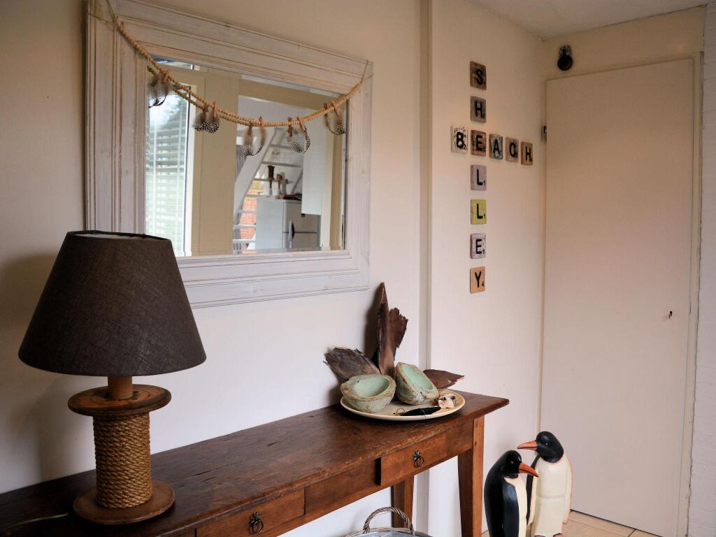 Holiday Home in Noordwijkerhout by Lake — 4-Star Luxury Hotel in Noordwijkerhout, Netherlands