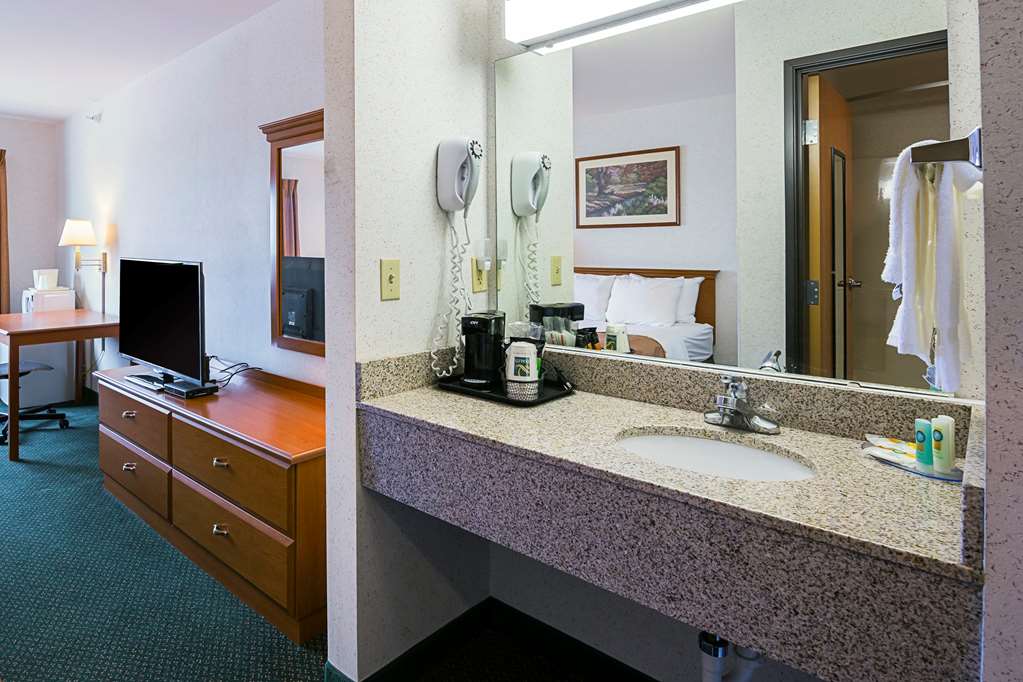 Quality Inn & Suites Belmont Platteville - photo 13