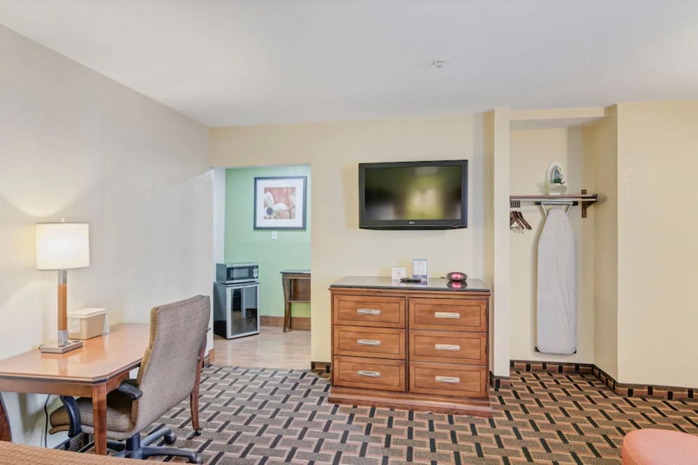 Travelodge by Wyndham Savannah Midtown - photo 26