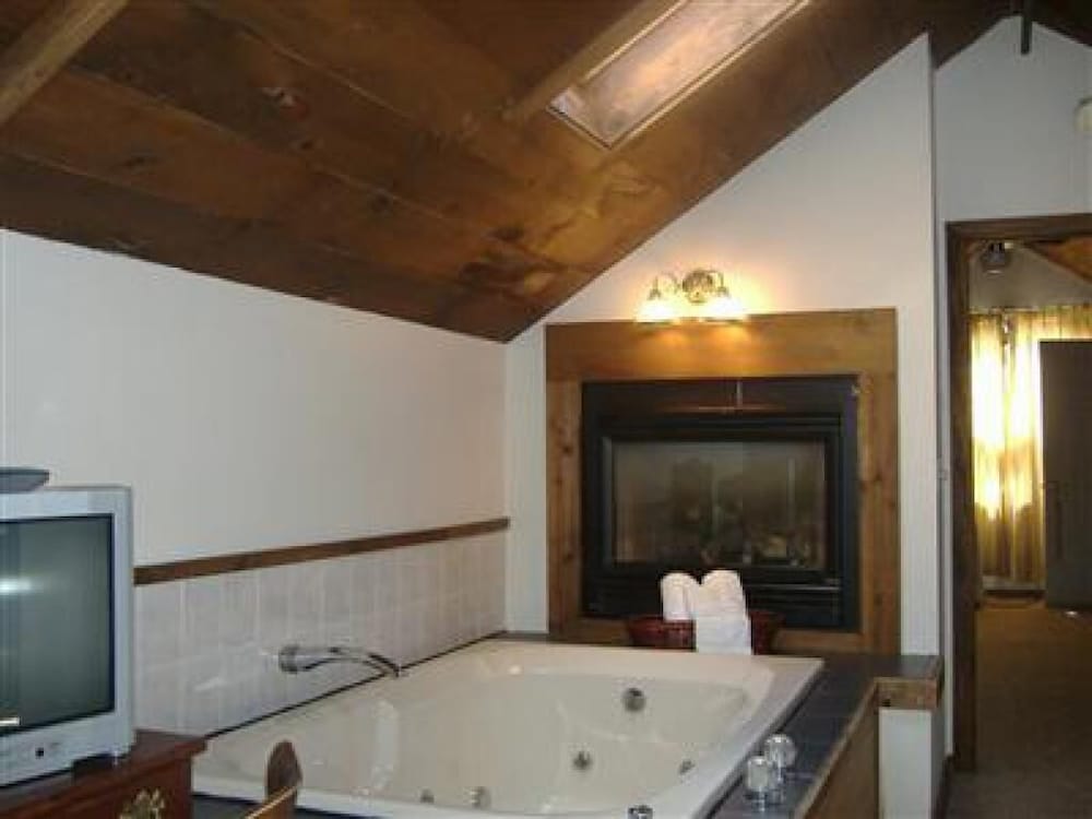Sturbridge Country Inn - photo 17