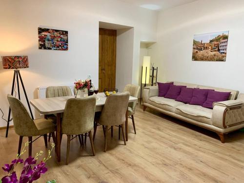 Niko Pirosmani 3 room apartment in Old Tbilisi