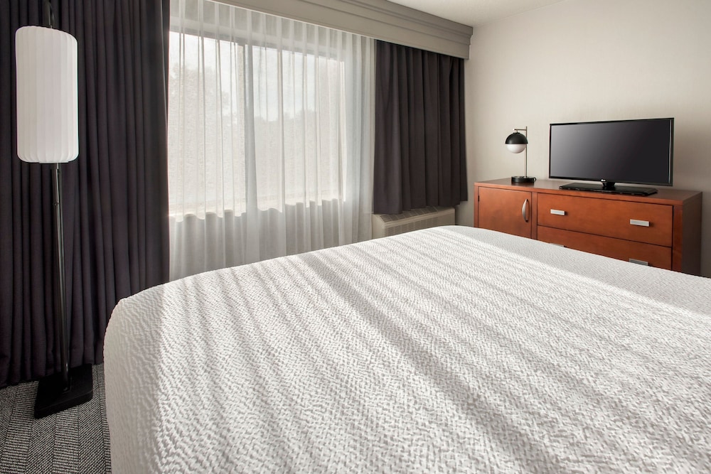 Courtyard by Marriott Philadelphia Plymouth Meeting - photo 13