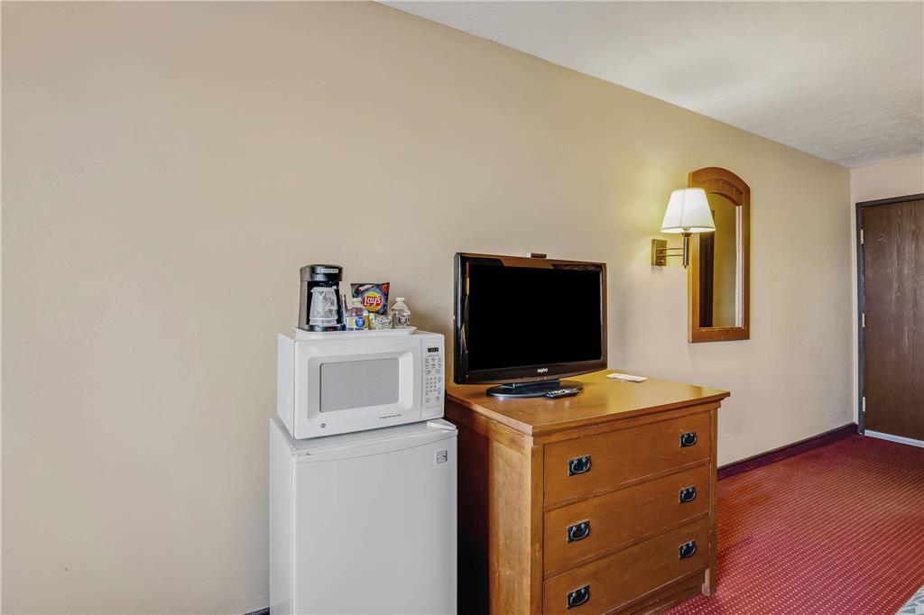 Econo Lodge Junction City I 70 Near Fort Riley - photo 30