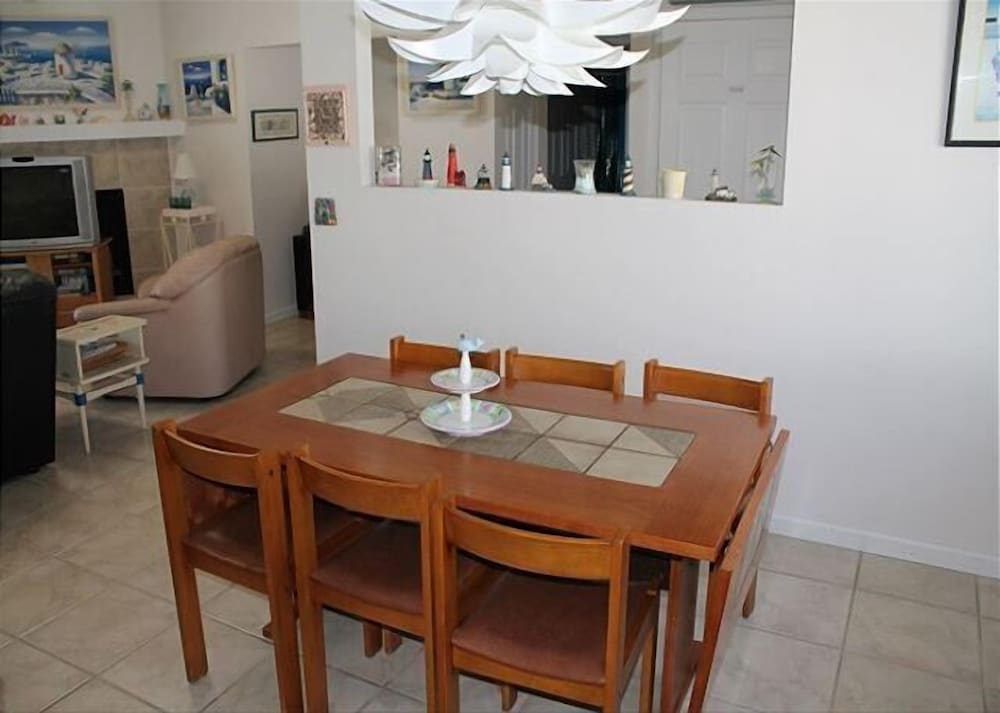 Pet Friendly Oceanfront 3 Bed 2 Bath Ocean Paradise - photo 12