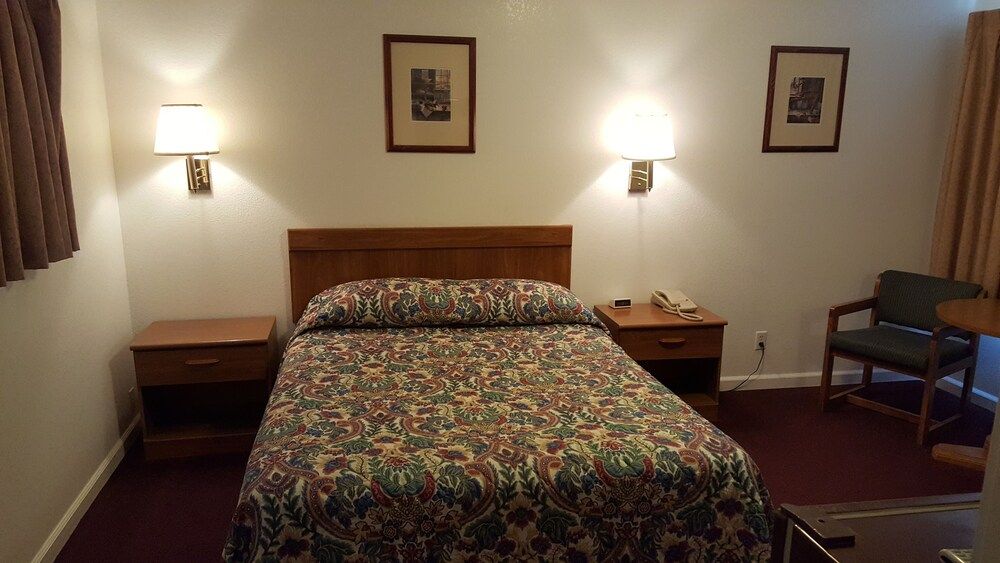 Tall Winds Motel - photo 16