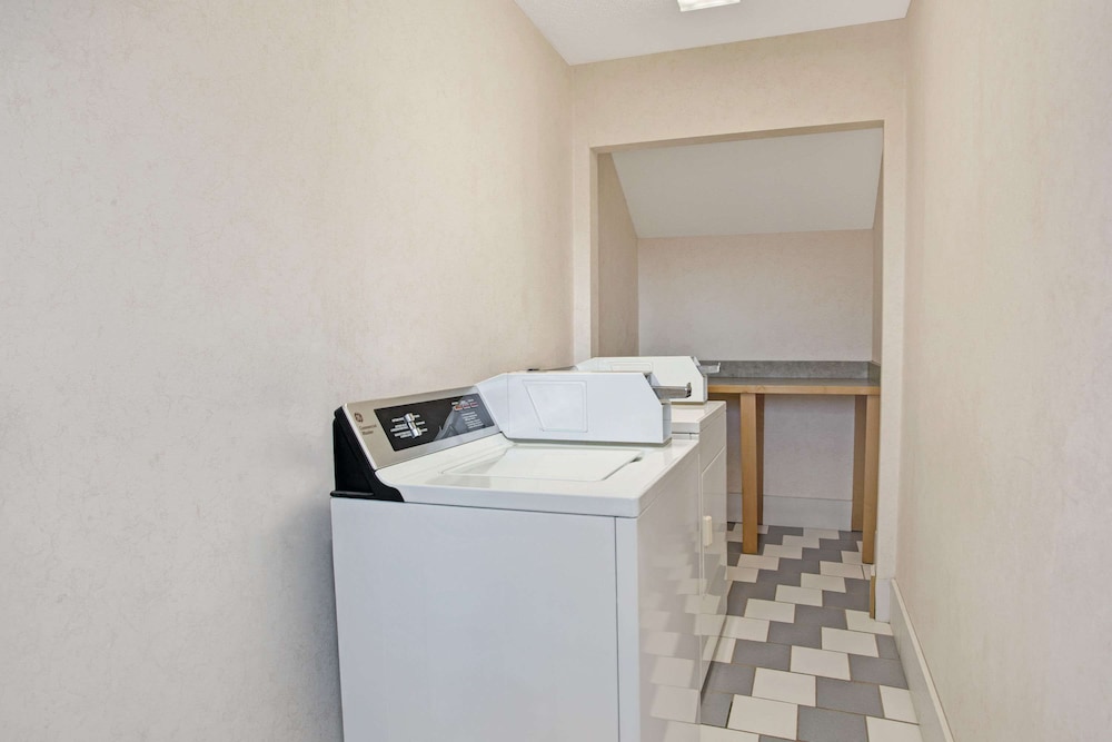 Days Inn by Wyndham Marietta White Water - photo 22