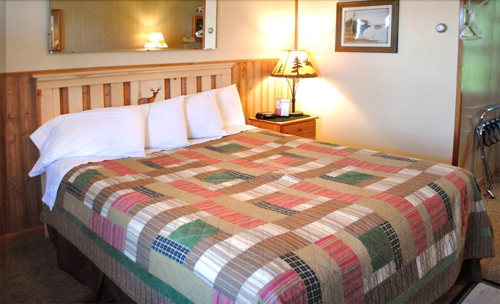 Superior Motel & Suites - photo 12