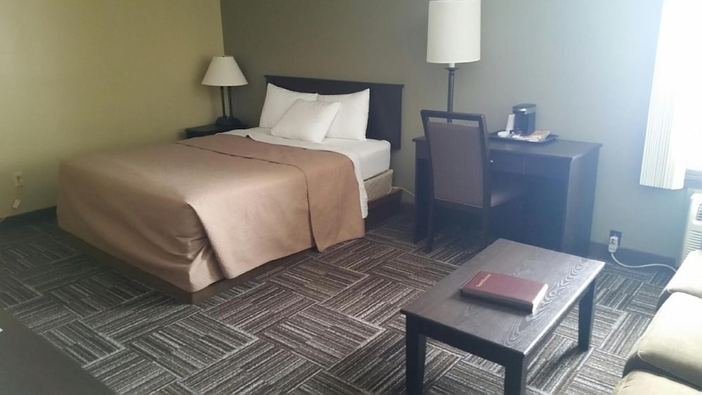 Sunlac Inn Devils Lake - photo 17