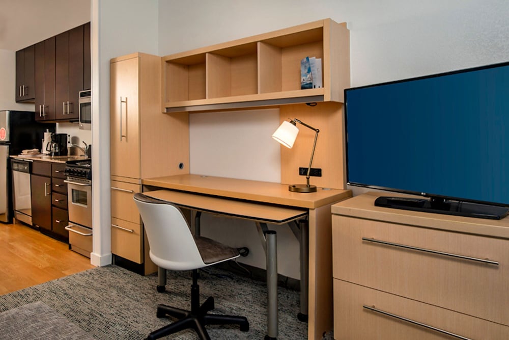 TownePlace Suites by Marriott Frederick - photo 12