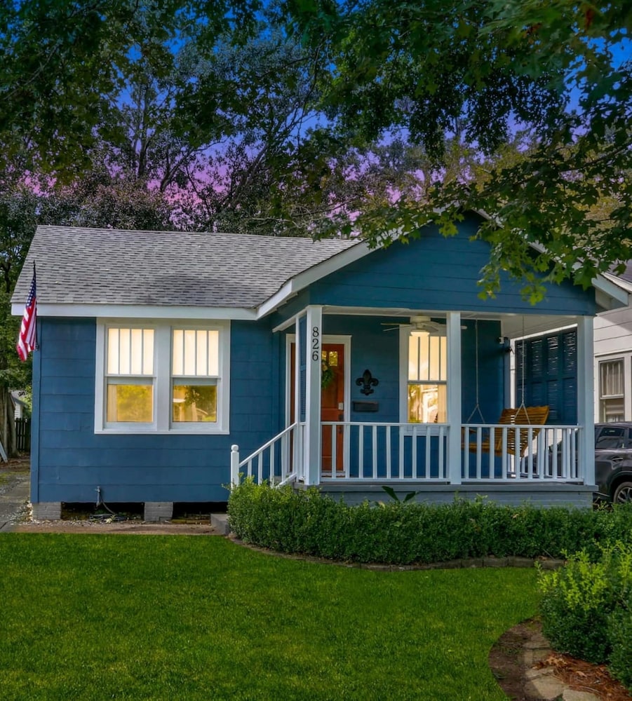 Blissful Blue Bungalow in Baton Rouge — 4-Star Luxury Hotel in Baton Rouge, United States