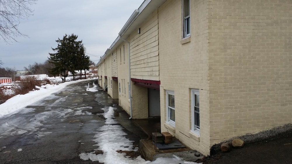Huntingdon Inn - photo 17