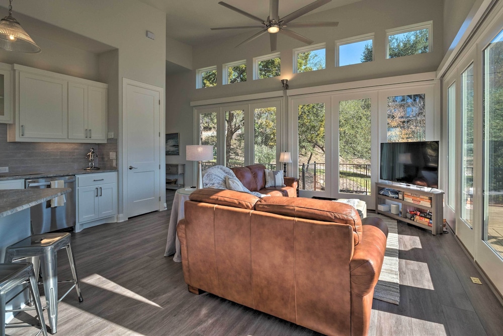 Modern Lake Travis Haven with Resort Amenities — hotel in Leander