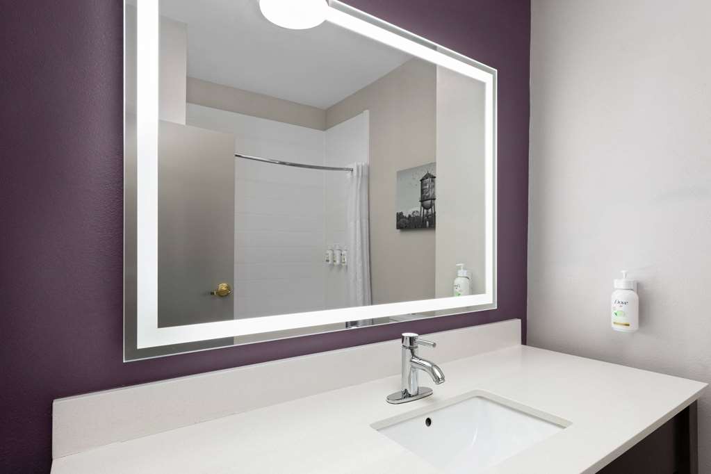 La Quinta Inn & Suites by Wyndham Loudon - photo 35