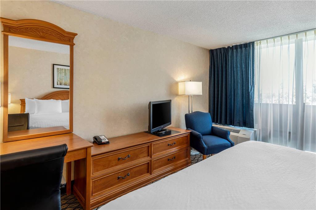 Clarion Hotel Anaheim Resort - photo 17