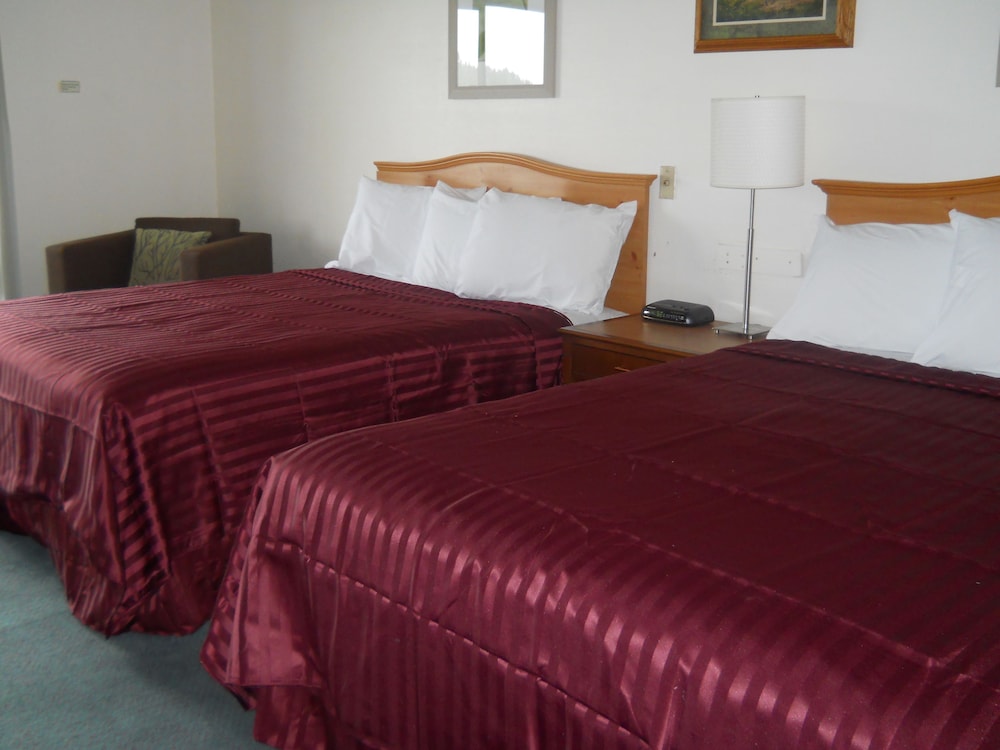 Oyster Bay Inn & Suites - photo 2