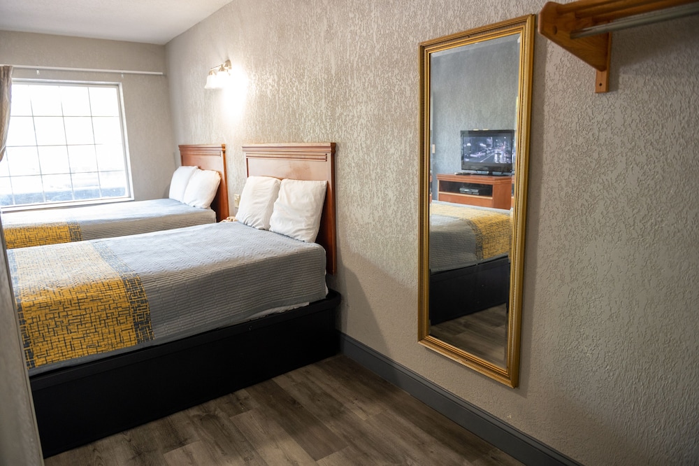 Riverside Inn and Suites - photo 8