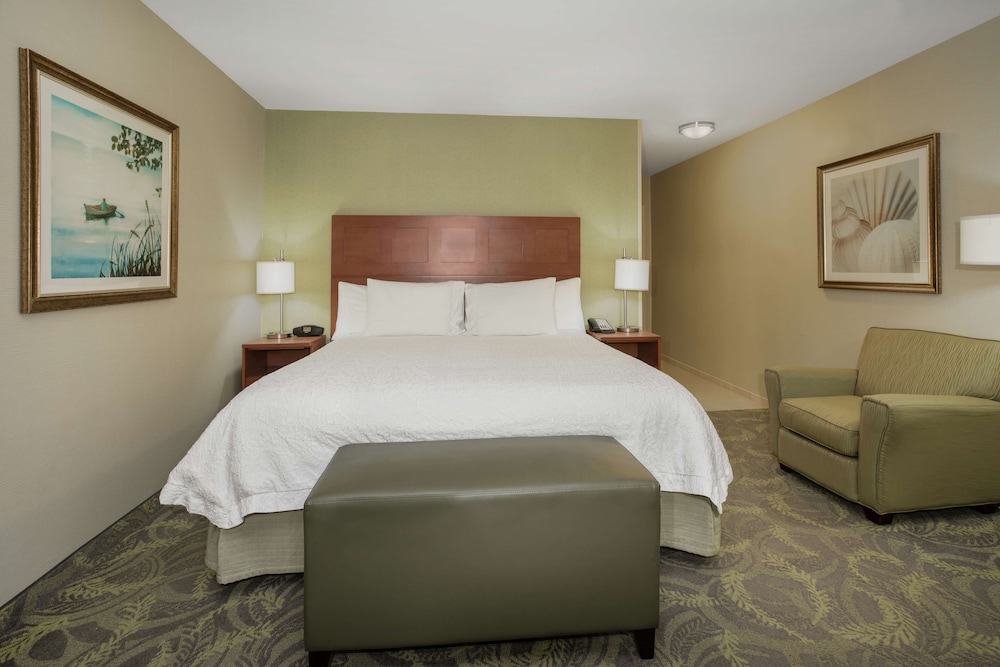 Hampton Inn and Suites Astoria - photo 12