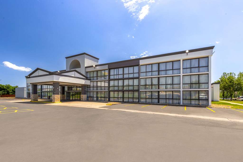 SureStay Plus Hotel by Best Western Kansas City Northeast - photo 9