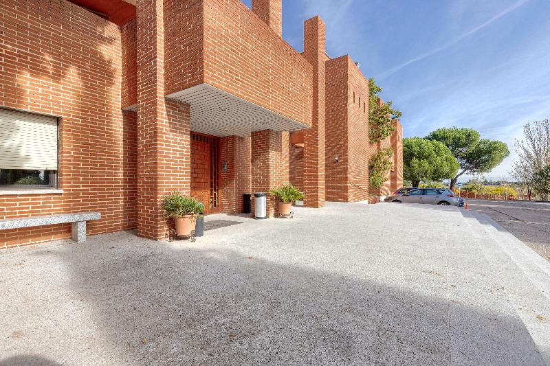 Alojamiento Cristo Rey — hotel in Pozuelo De Alarcon