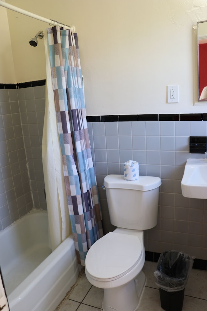 Sandman Inn Motel - photo 32