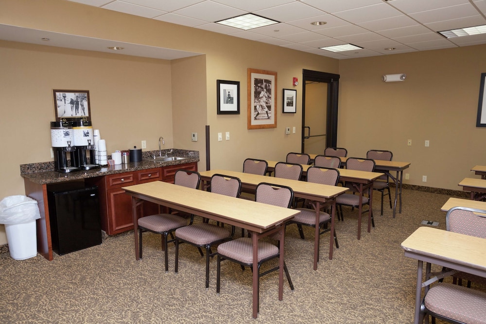 Hampton Inn Oneonta - photo 45