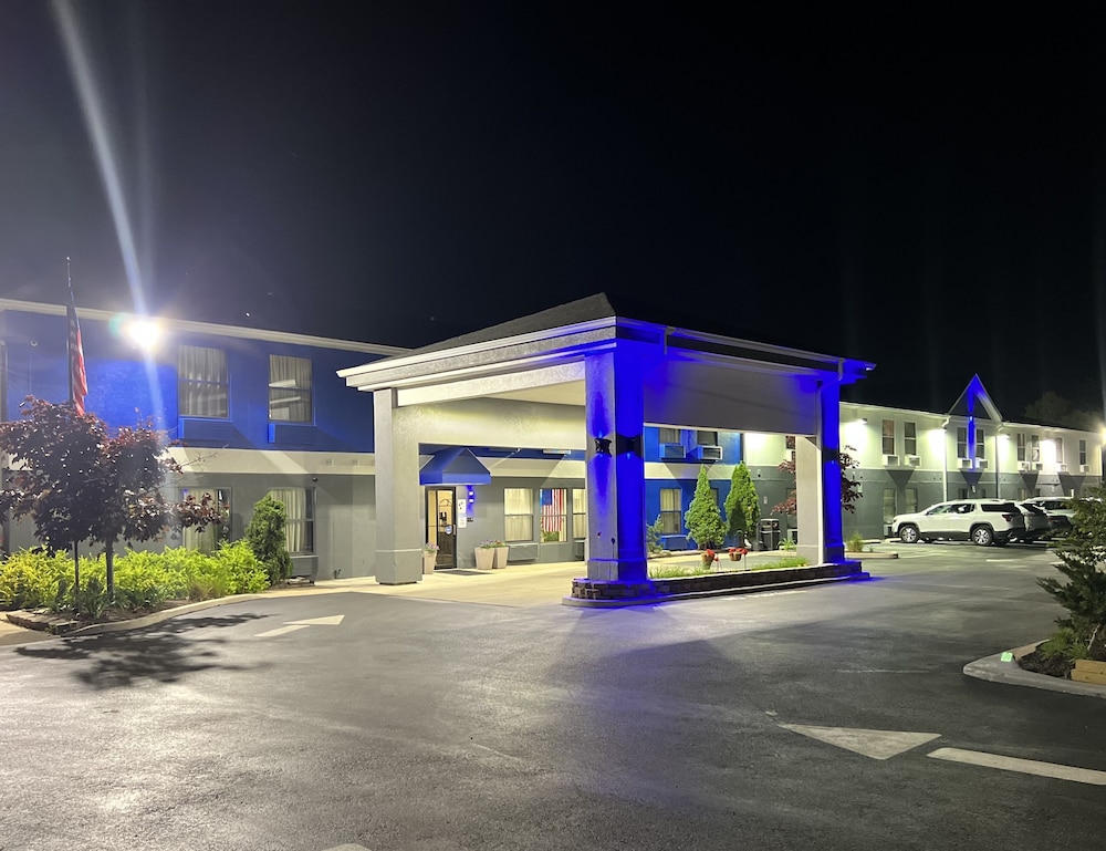 Days Inn by Wyndham Great Lakes Naval Base - featured photo