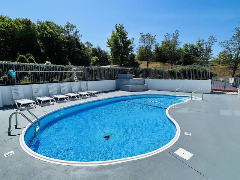 Celebrity Inn - photo 12