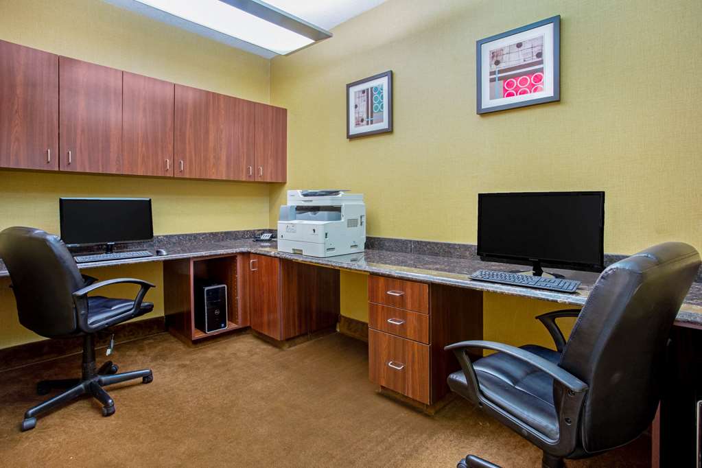 La Quinta Inn & Suites by Wyndham Bismarck - photo 48