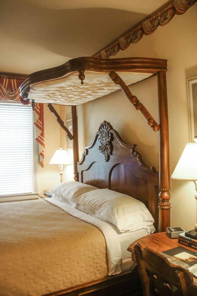 Anchuca Historic Mansion & Inn - photo 9