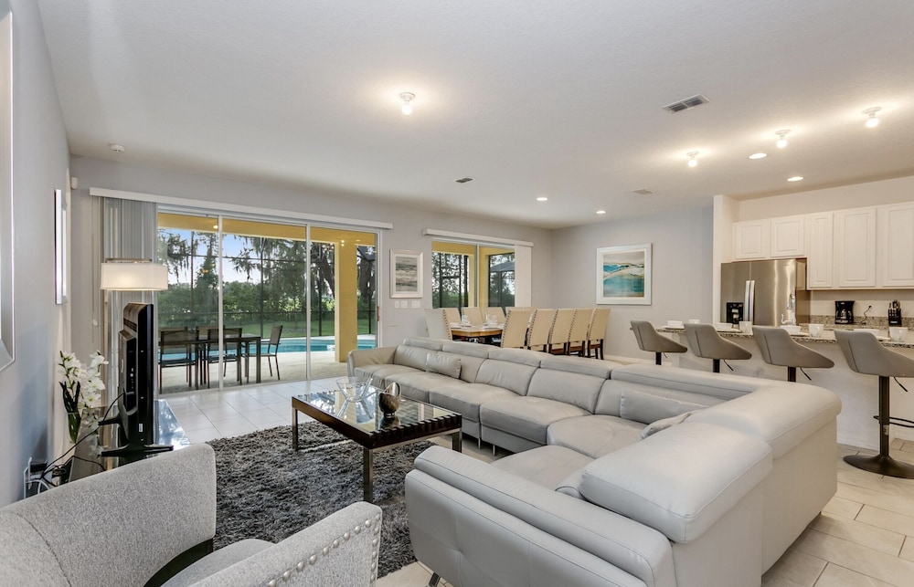 Beautiful 9 bedroom pool home located in the Solterra Resort home - photo 30