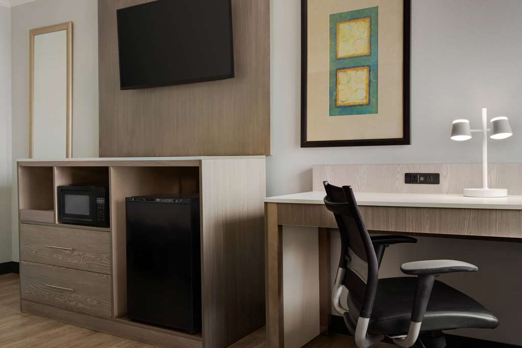 La Quinta Inn by Wyndham Birmingham Inverness - photo 16