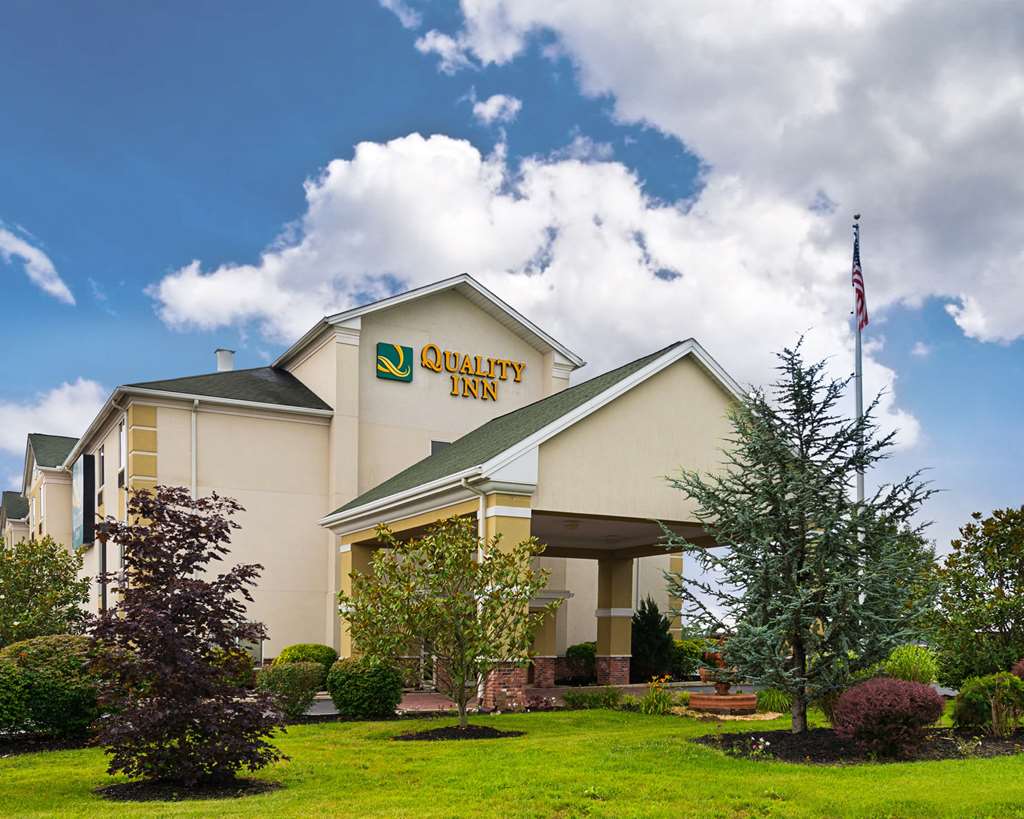 Quality Inn Spring Mills Martinsburg North - photo 4
