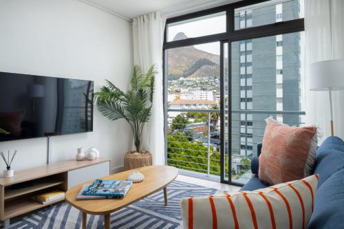 Heart of Sea Point Mountain Views