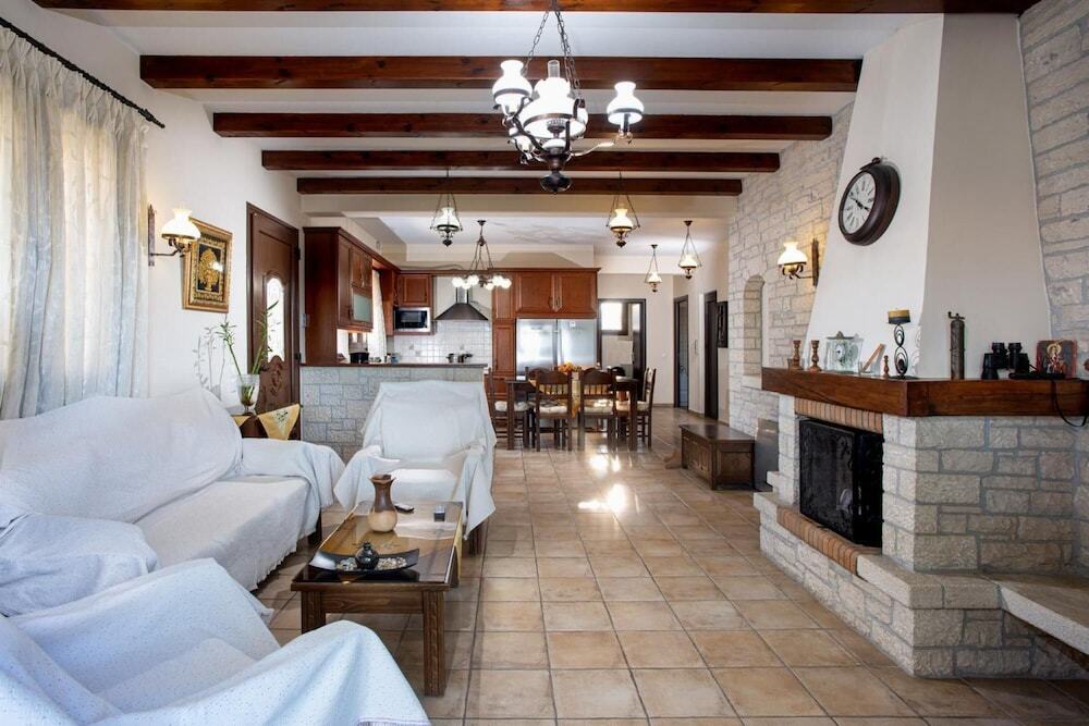 Villa Ariadne in Apergatika — 4-Star Luxury Hotel in Corfu, Greece